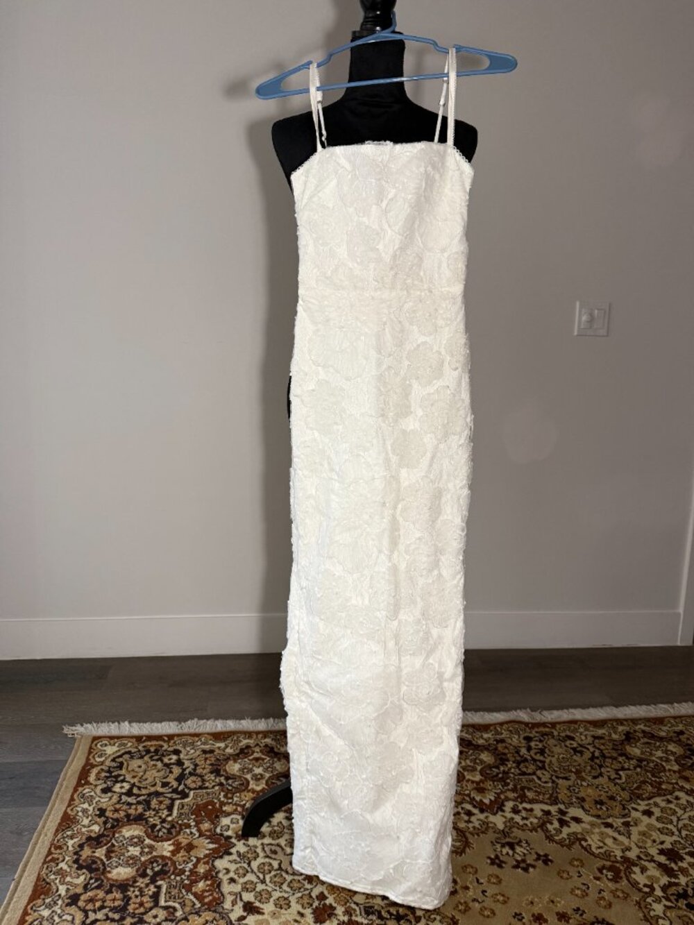 Eva Floral Embroidery Sheath Gown HOUSE OF CB - Size XS - Picture 3 of 6